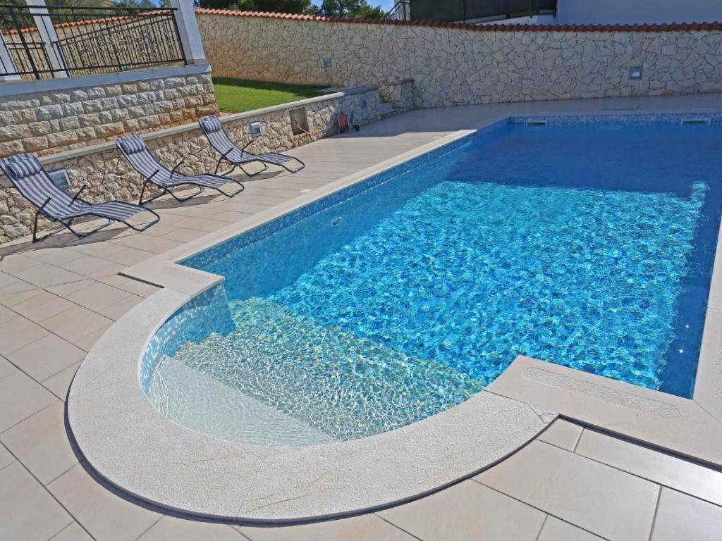 Lovely Apartment With Beautiful Pool Primošten Exterior foto
